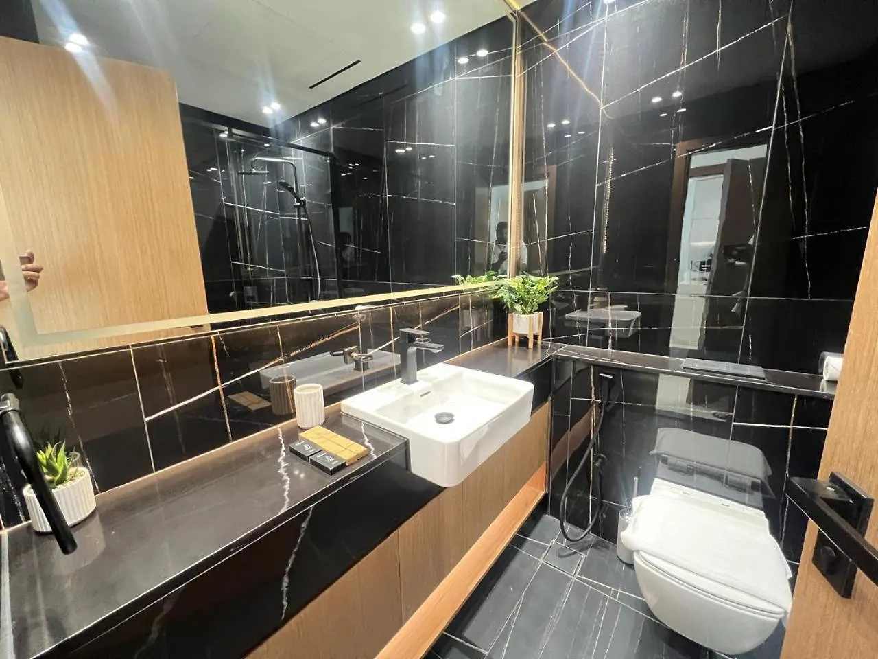 Lägenhet Aesthetic Elegance 1 Bdr In Binghatti Onyx Dubai
