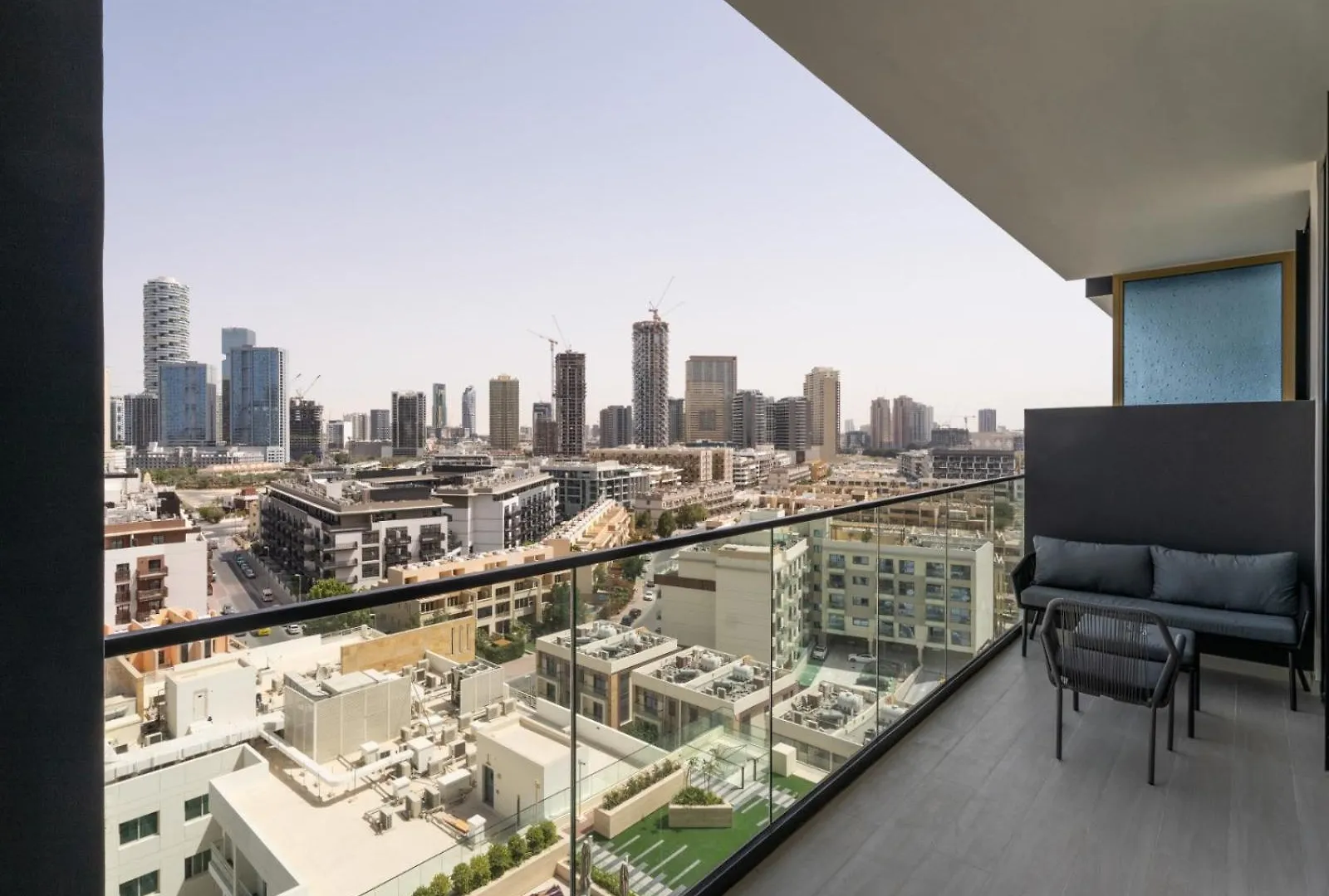 Aesthetic Elegance 1 Bdr In Binghatti Onyx Dubai Förenade Arabemiraten